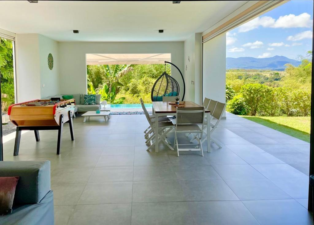 Villa Kumquat Avec Piscine Et Vue Sur Les Montagnes Пети-Бур Экстерьер фото
