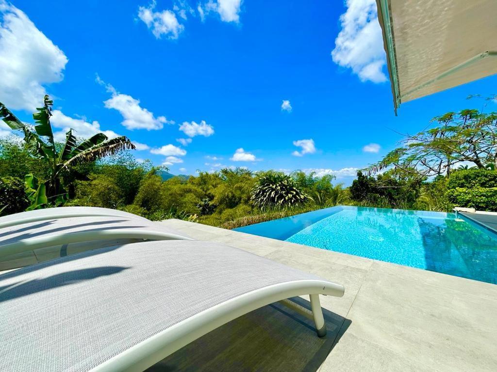 Villa Kumquat Avec Piscine Et Vue Sur Les Montagnes Пети-Бур Экстерьер фото